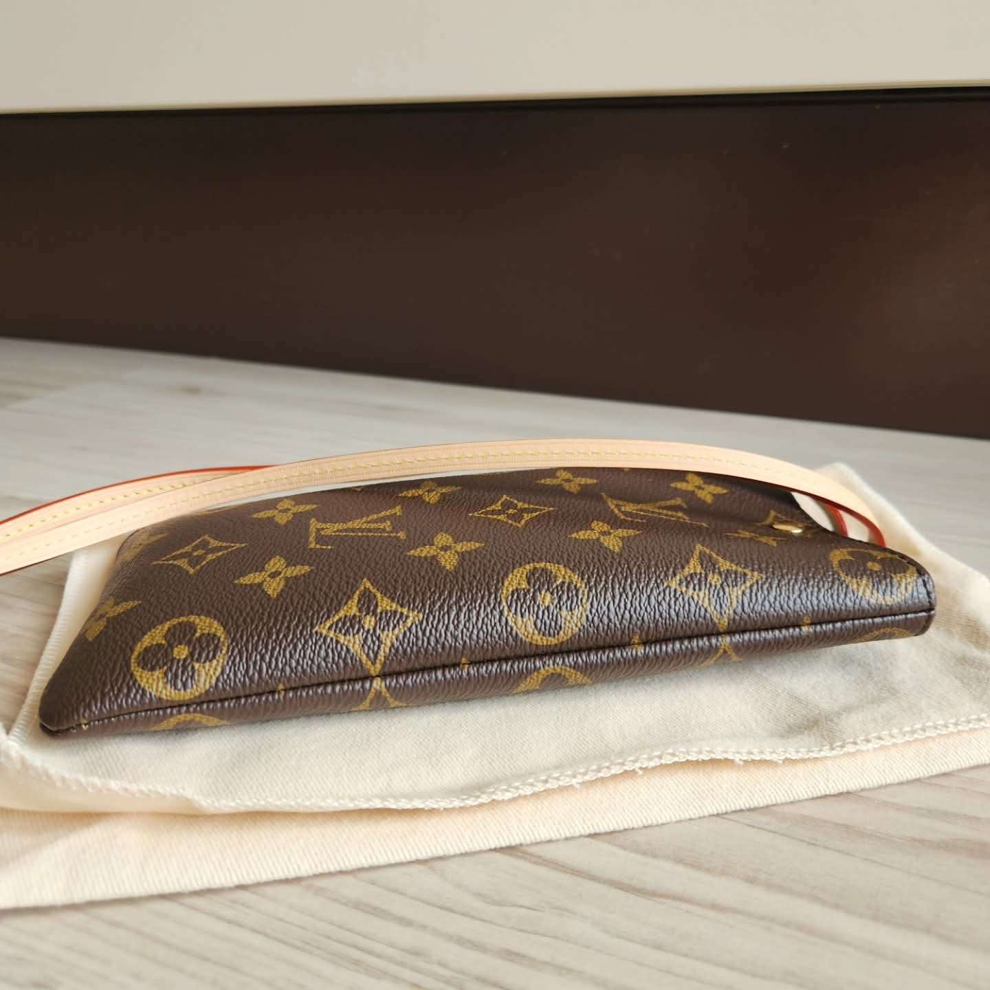 Louis Vuitton Pouzdro