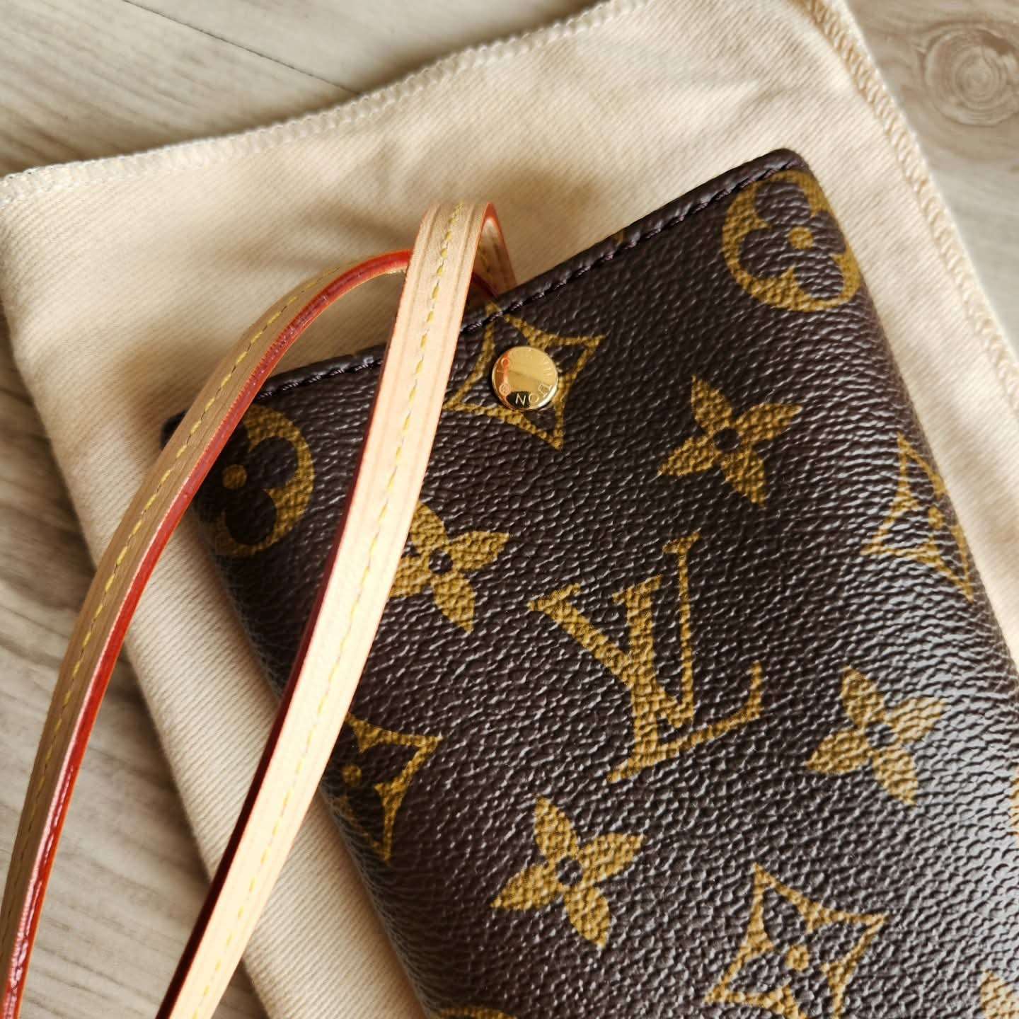 Louis Vuitton Pouzdro