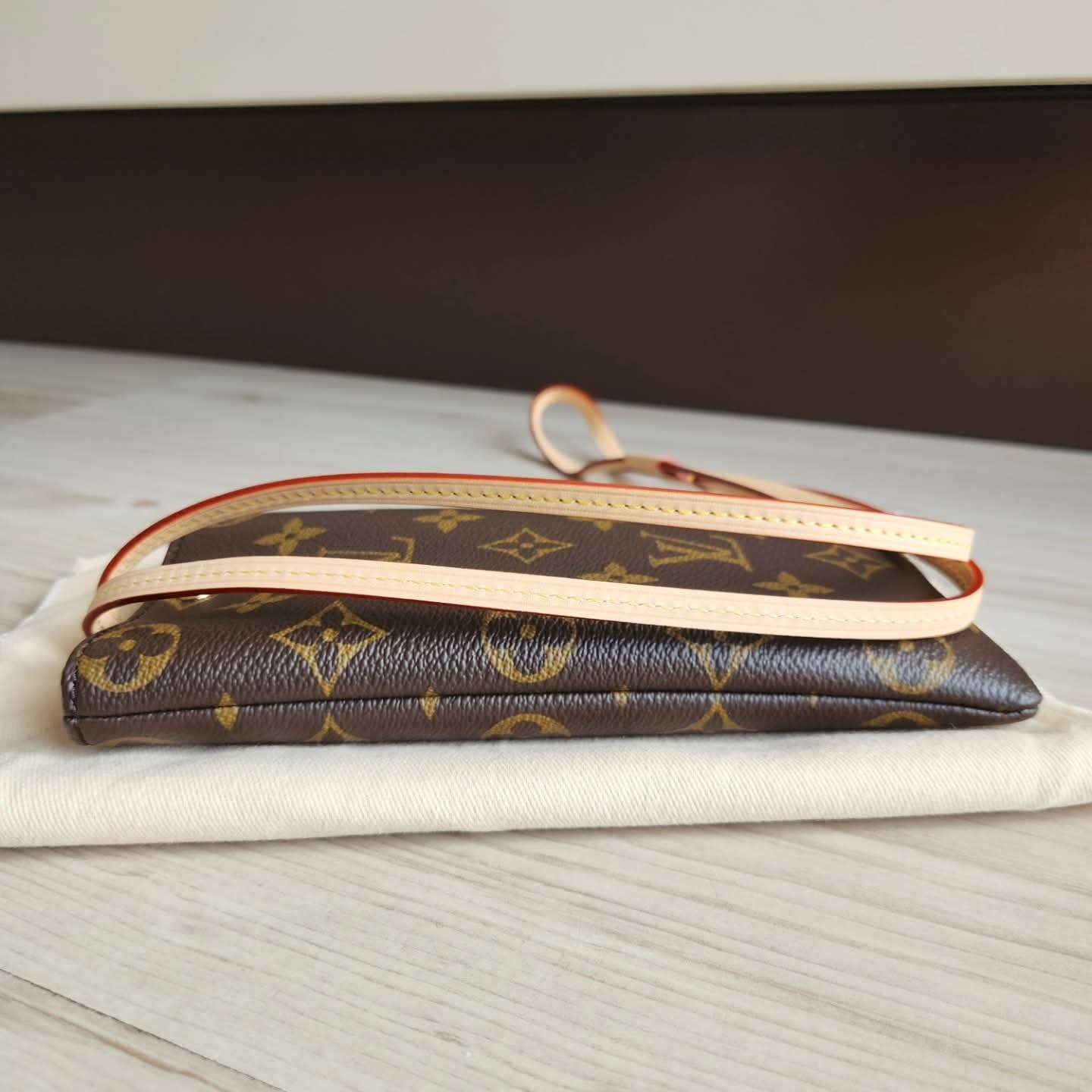 Louis Vuitton Pouzdro