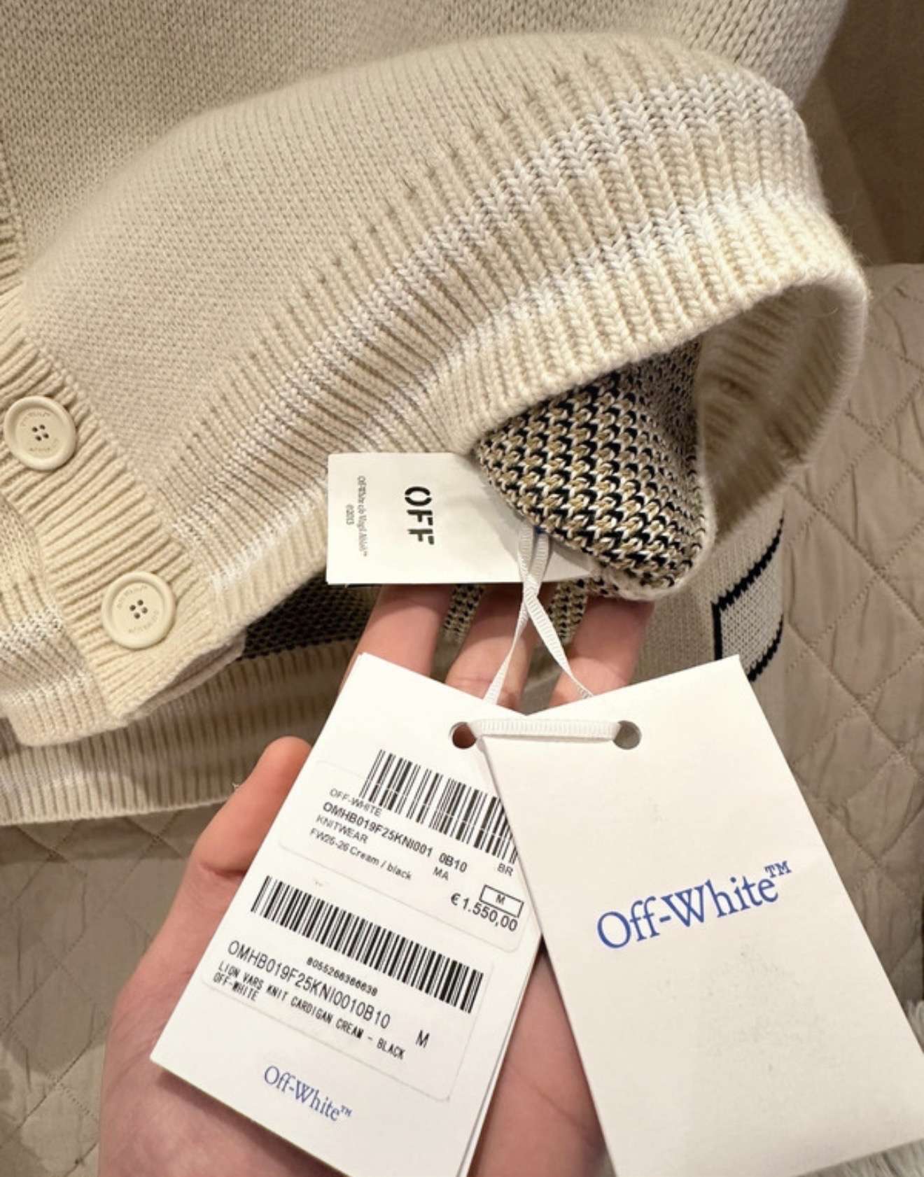 Off white sveter