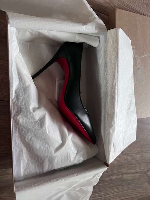Louboutin lodicky