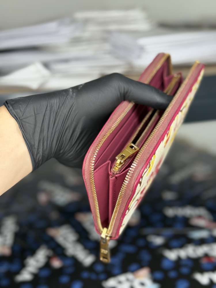 Prada saffiano print wallet