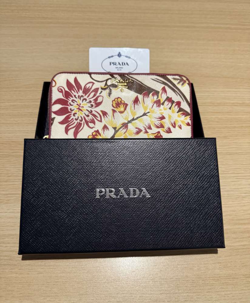 Prada saffiano print wallet