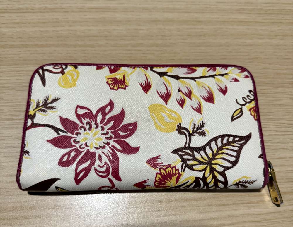Prada saffiano print wallet