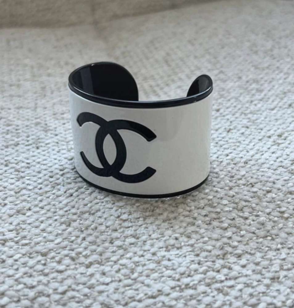 Chanel náramok