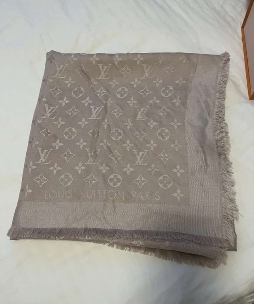 Louis Vuitton šál