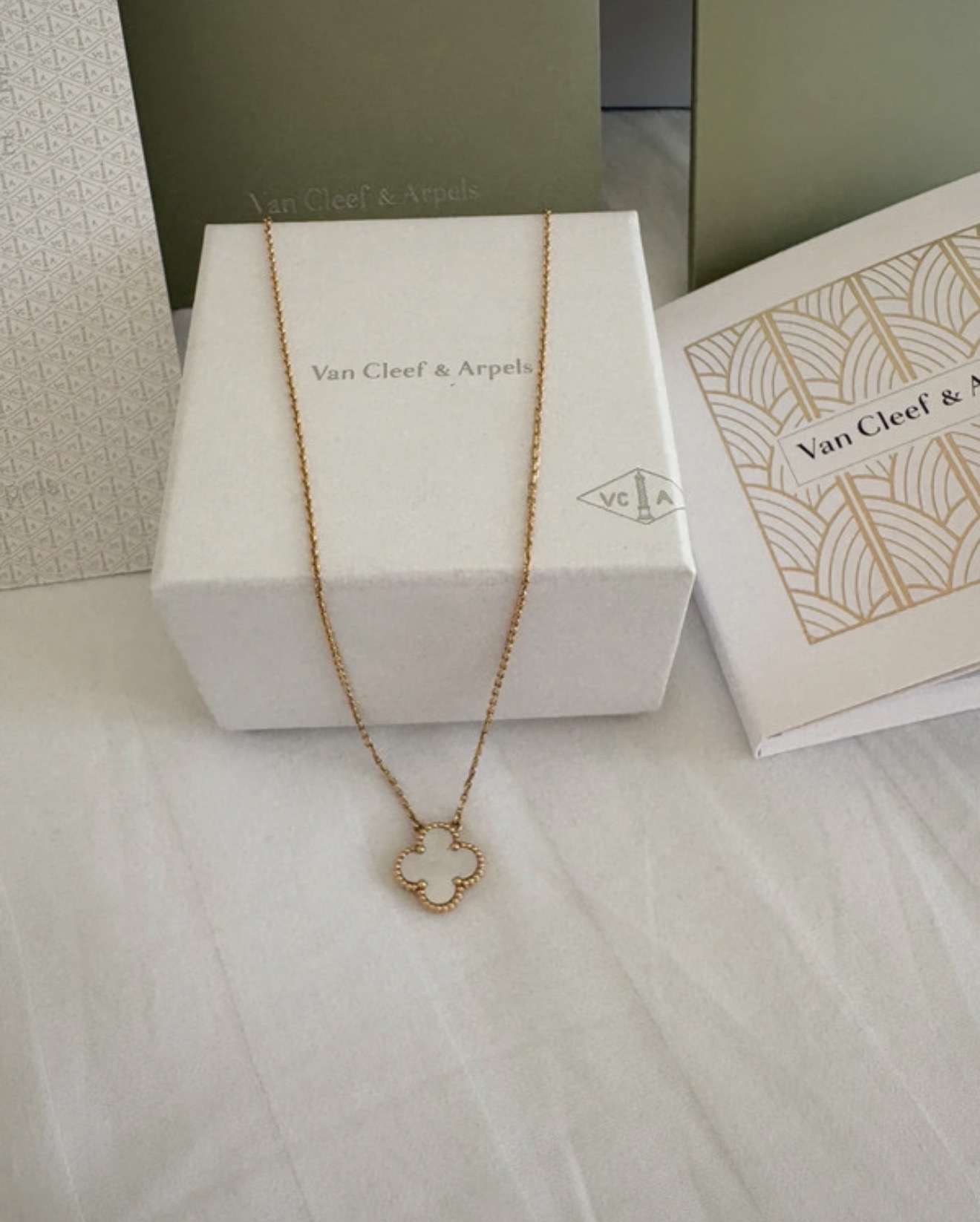 Van Cleef arpels nahrdelnik