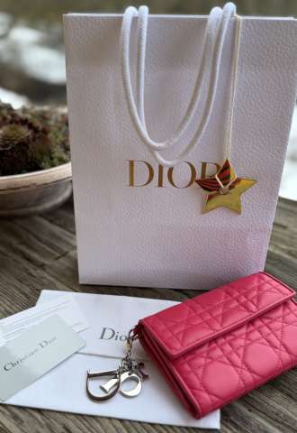 https://vipluxury.sk/Nová peněženka Dior