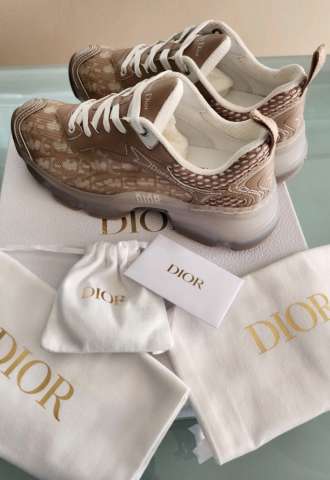 https://vipluxury.sk/Dior tenisky