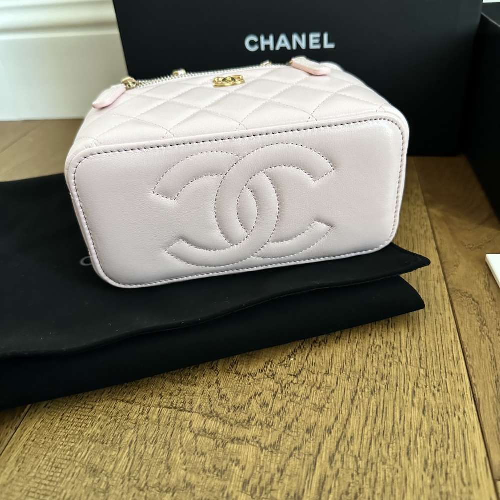 Chanel vanity case ružová