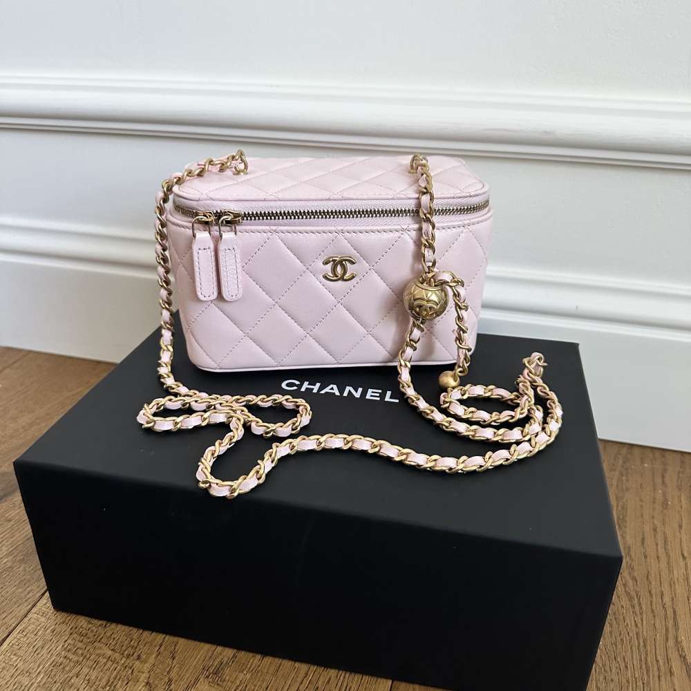 Chanel vanity case ružová