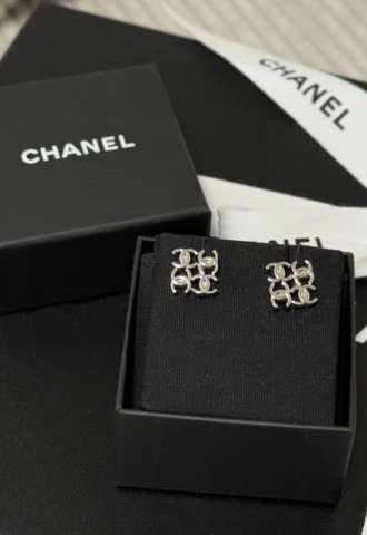 https://vipluxury.sk/Chanel náušnice