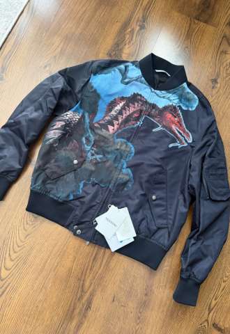https://vipluxury.sk/Valentino Garavani Bomber