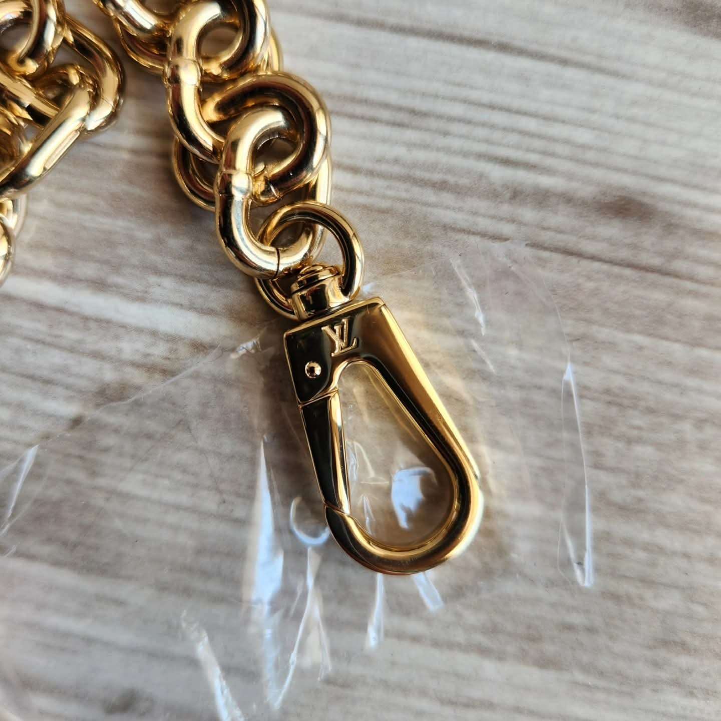 Louis Vuitton Charm Retez