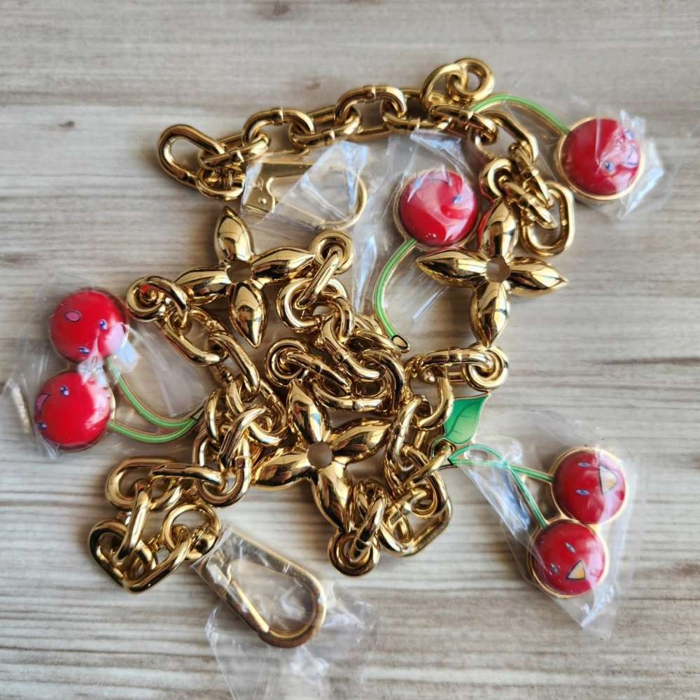 Louis Vuitton Charm Retez