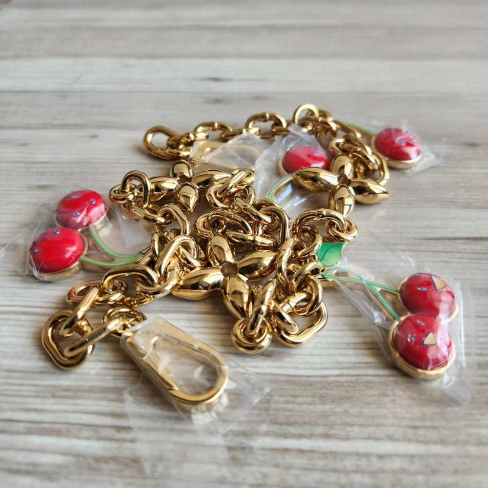 Louis Vuitton Charm Retez