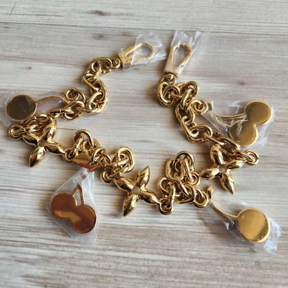 Louis Vuitton Charm Retez