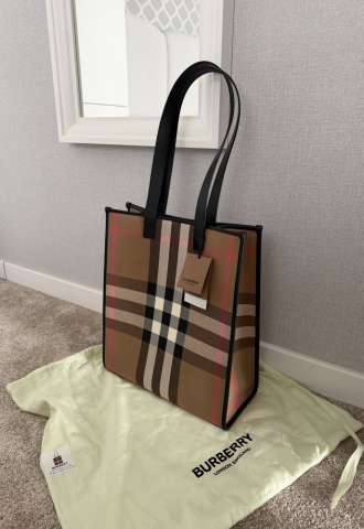 https://vipluxury.sk/Burberry leather tote