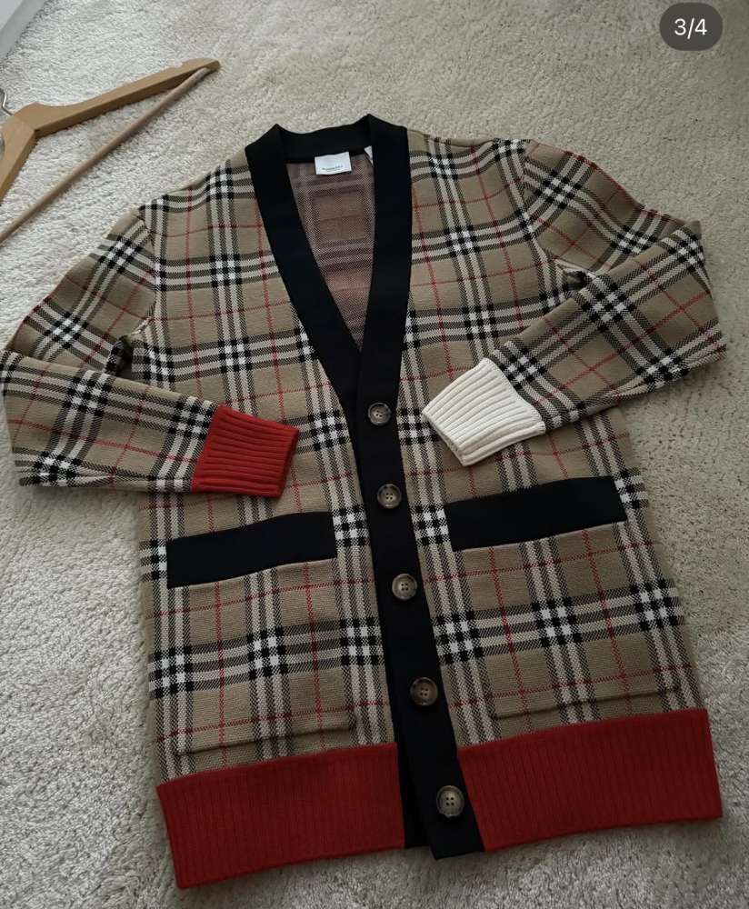 Burberry vlnený kabát/sveter dámsky