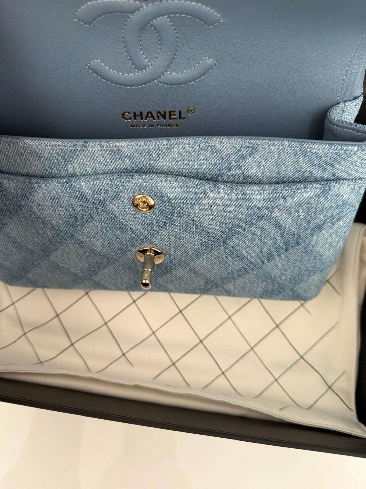 Chanel clasic medium