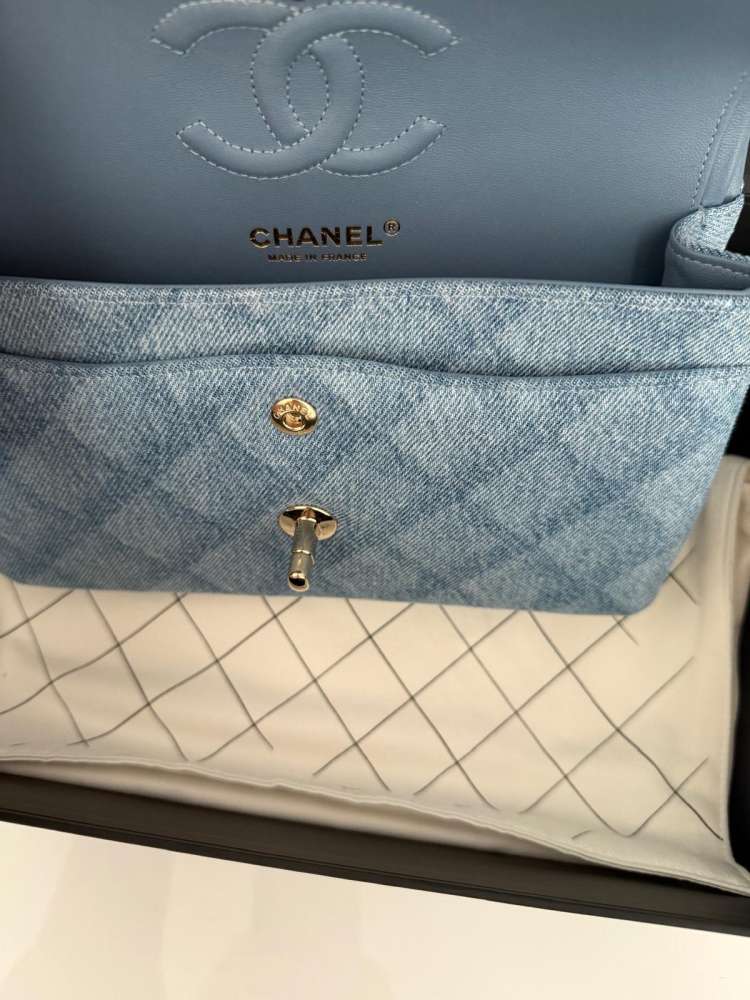 Chanel clasic medium