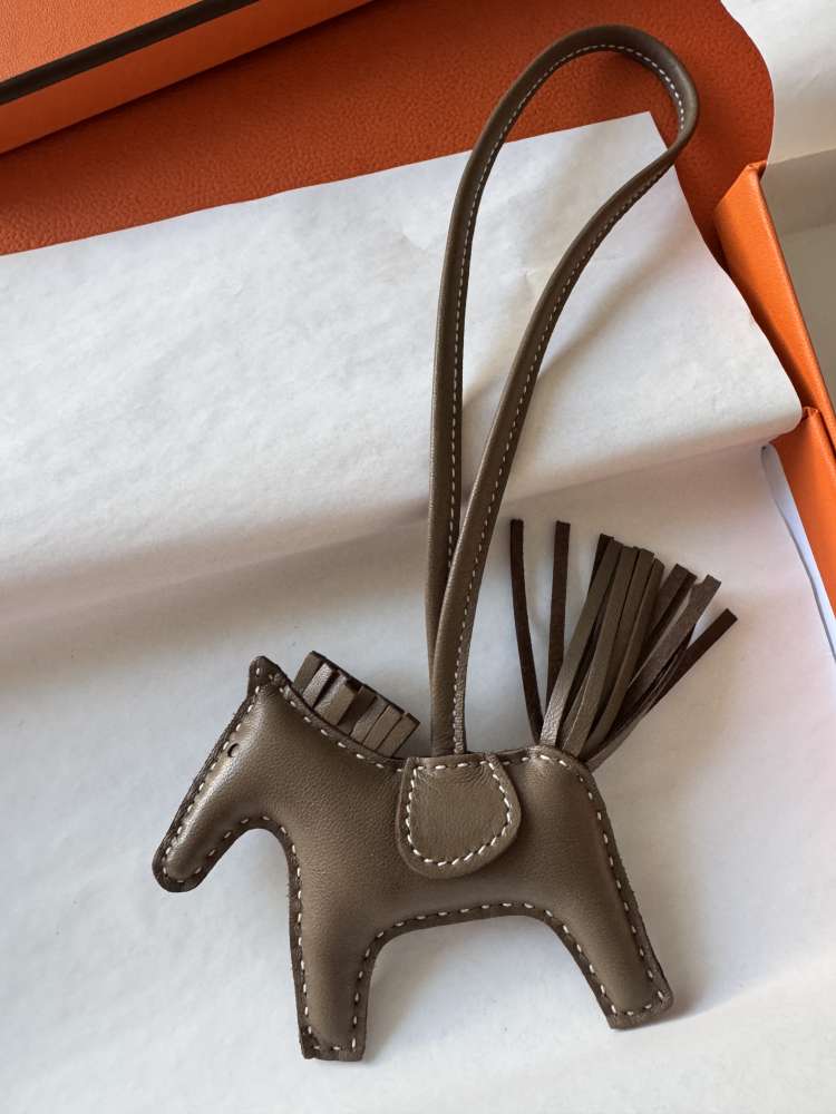 Hermes konik Rodeo Etoupe