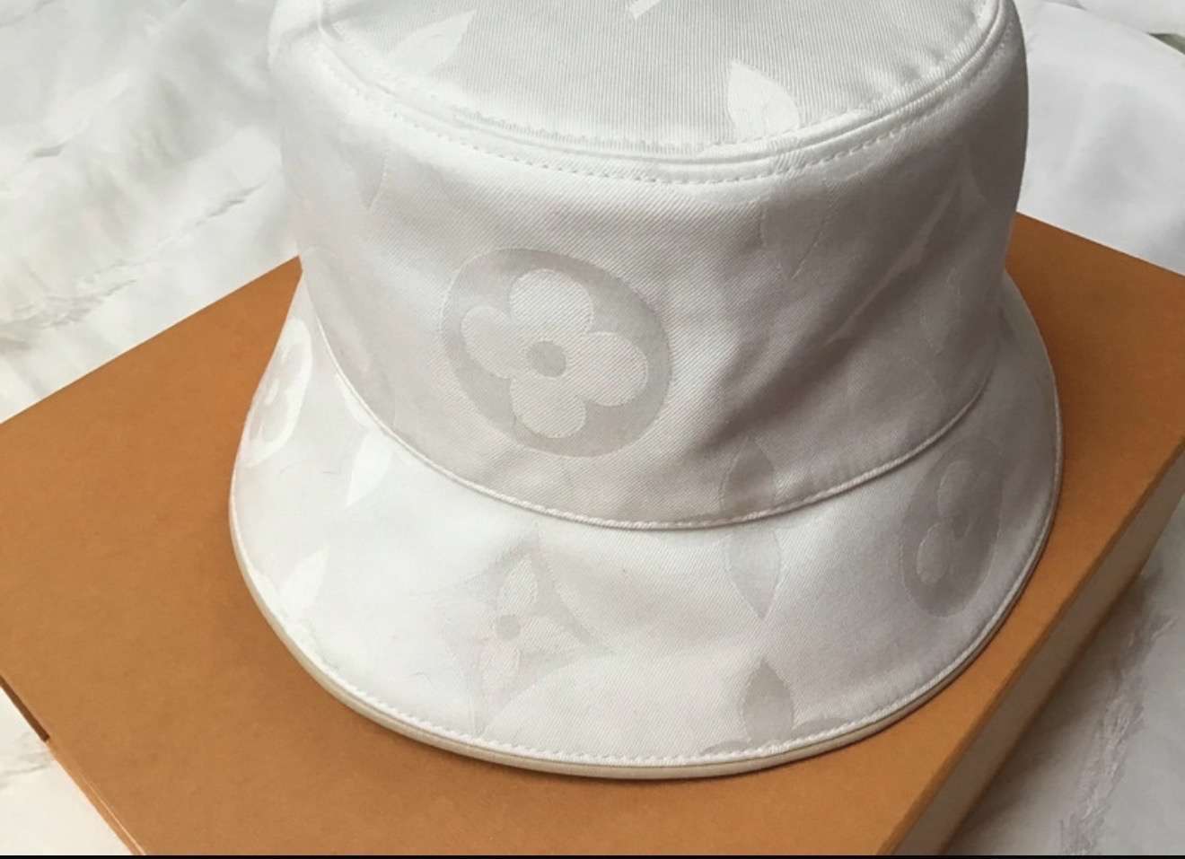 Louis Vuitton klobúk