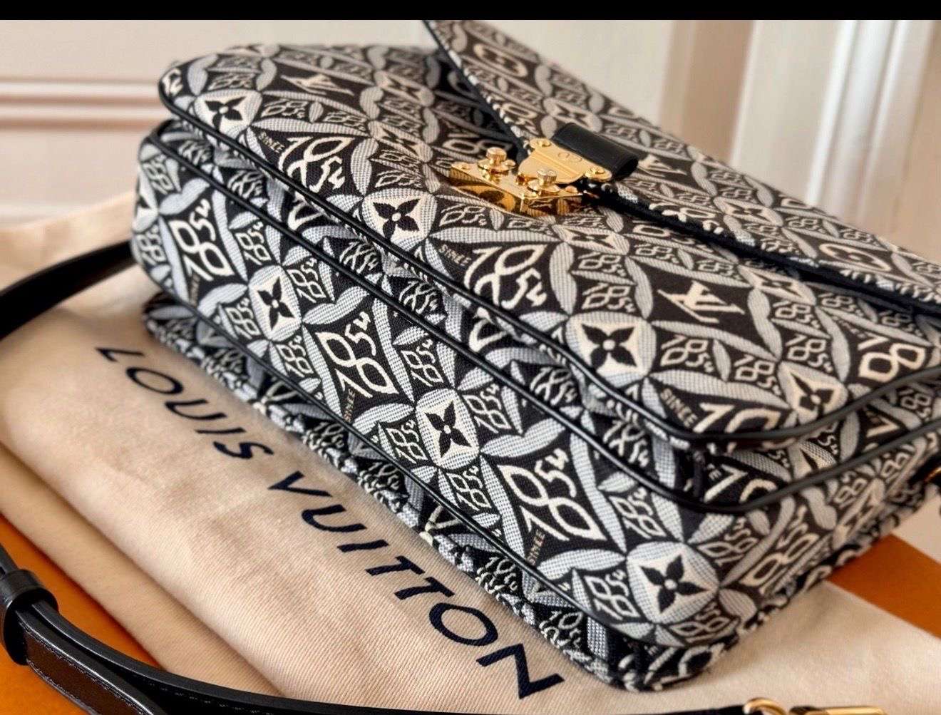 Louis Vuitton Metis kabelka