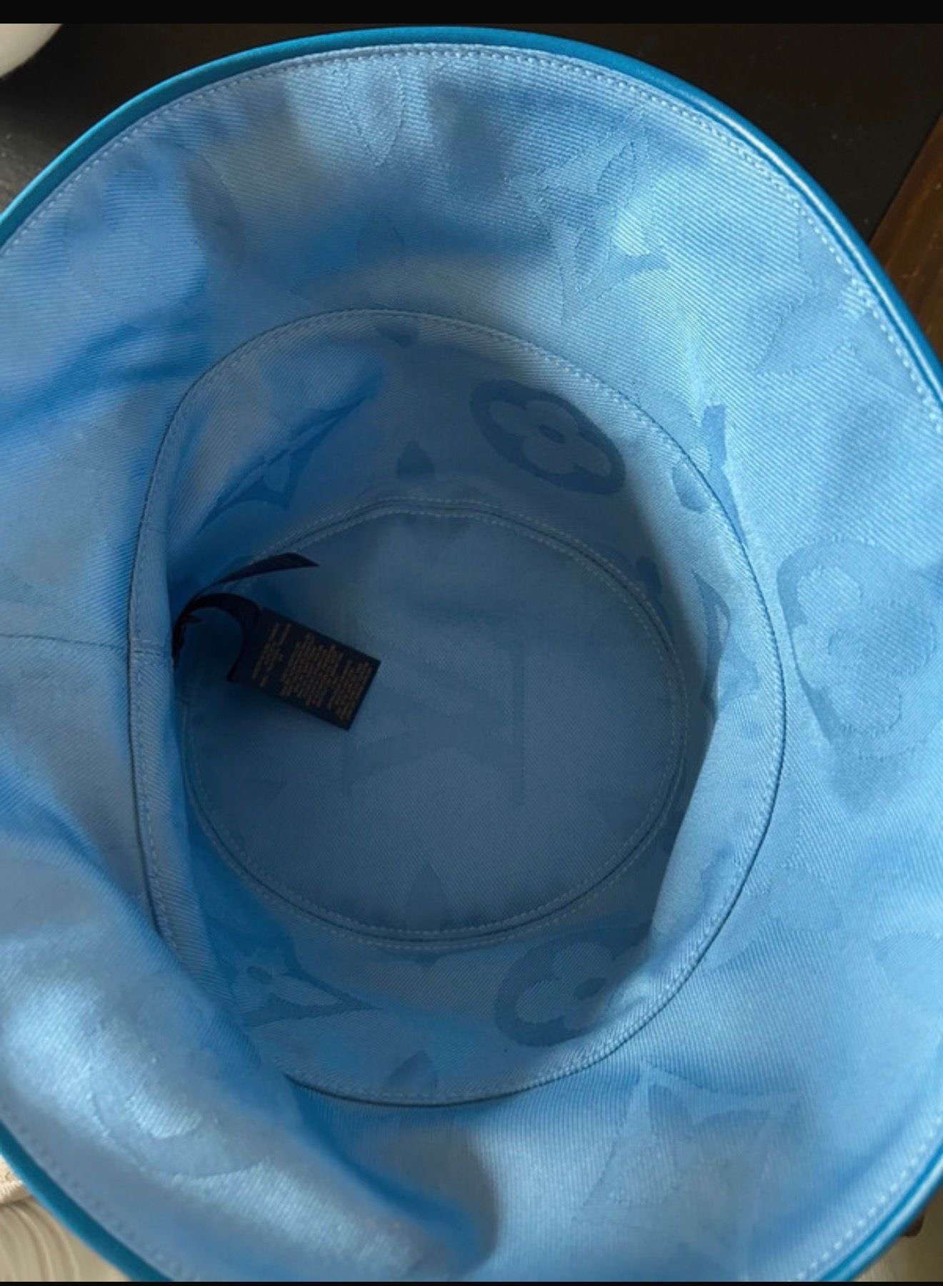 Louis Vuitton klobúk