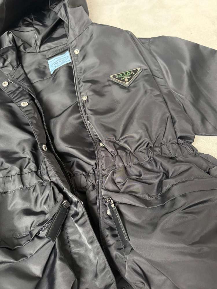 Prada nenosena prechodná Bunda s