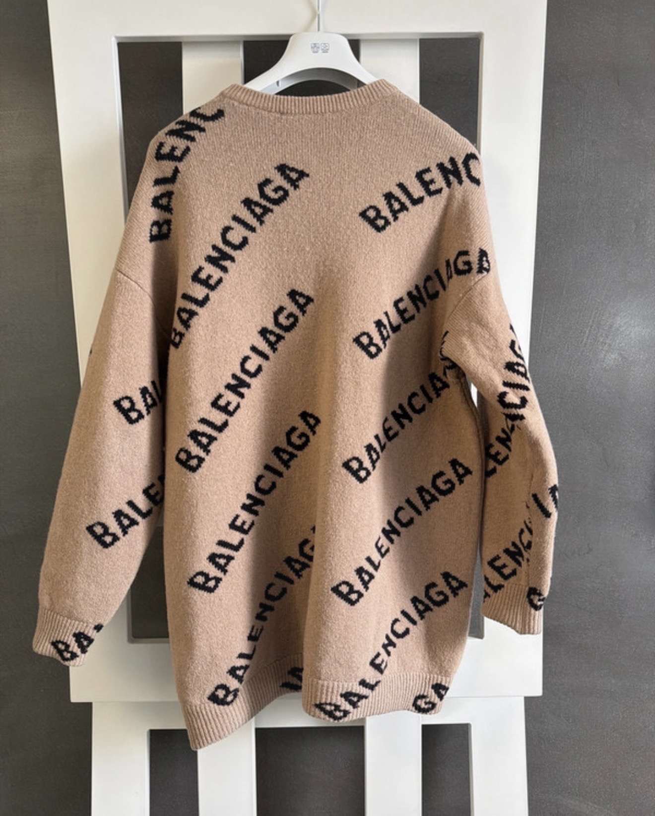 Balenciaga sveter