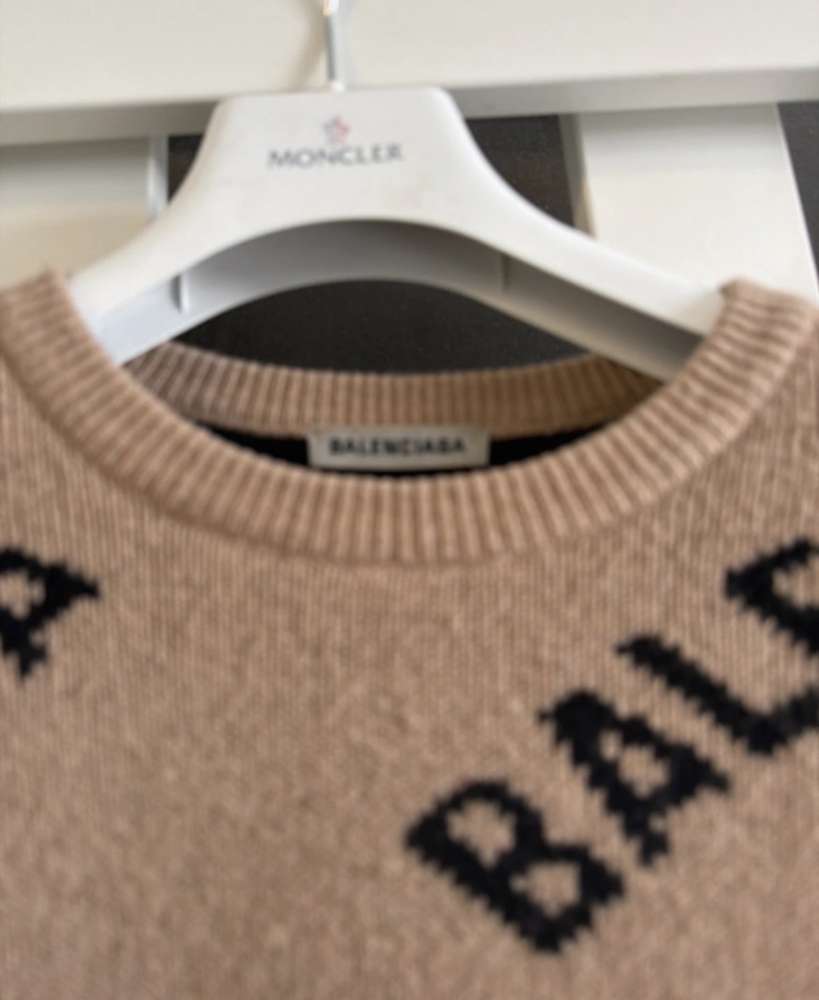 Balenciaga sveter