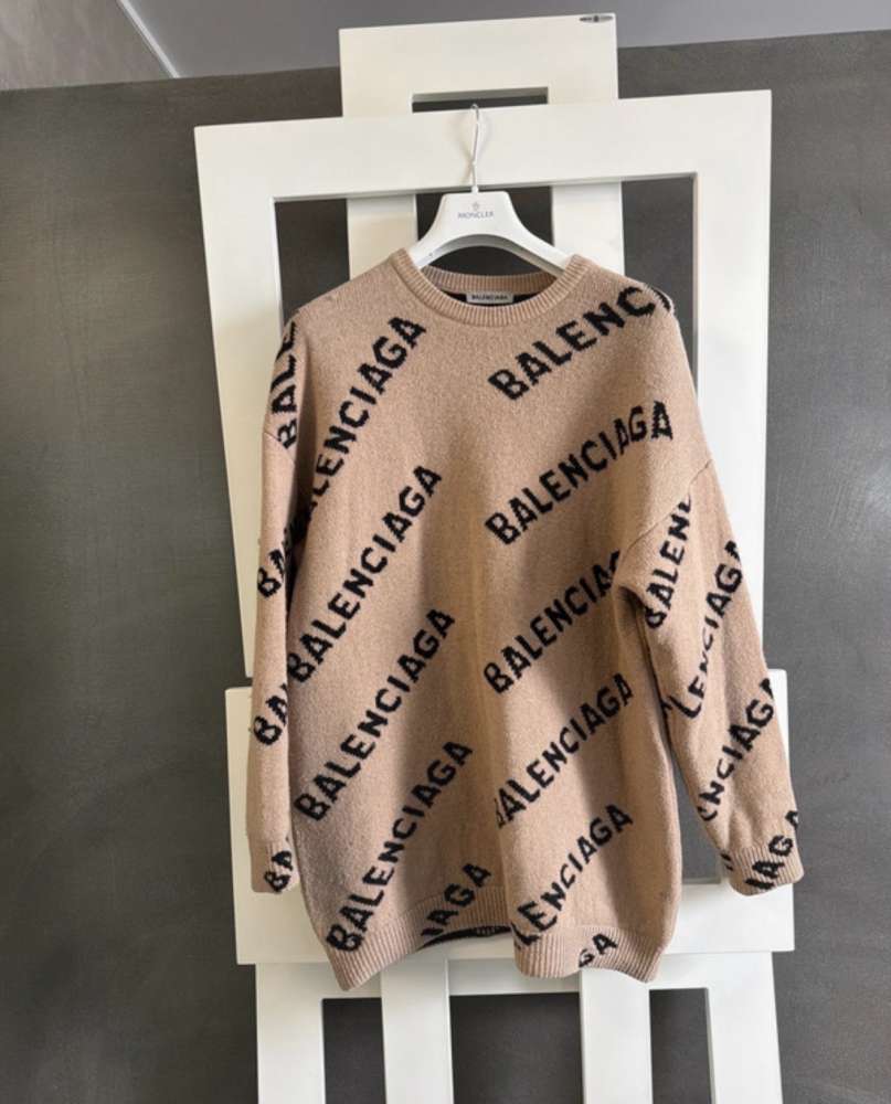 Balenciaga sveter