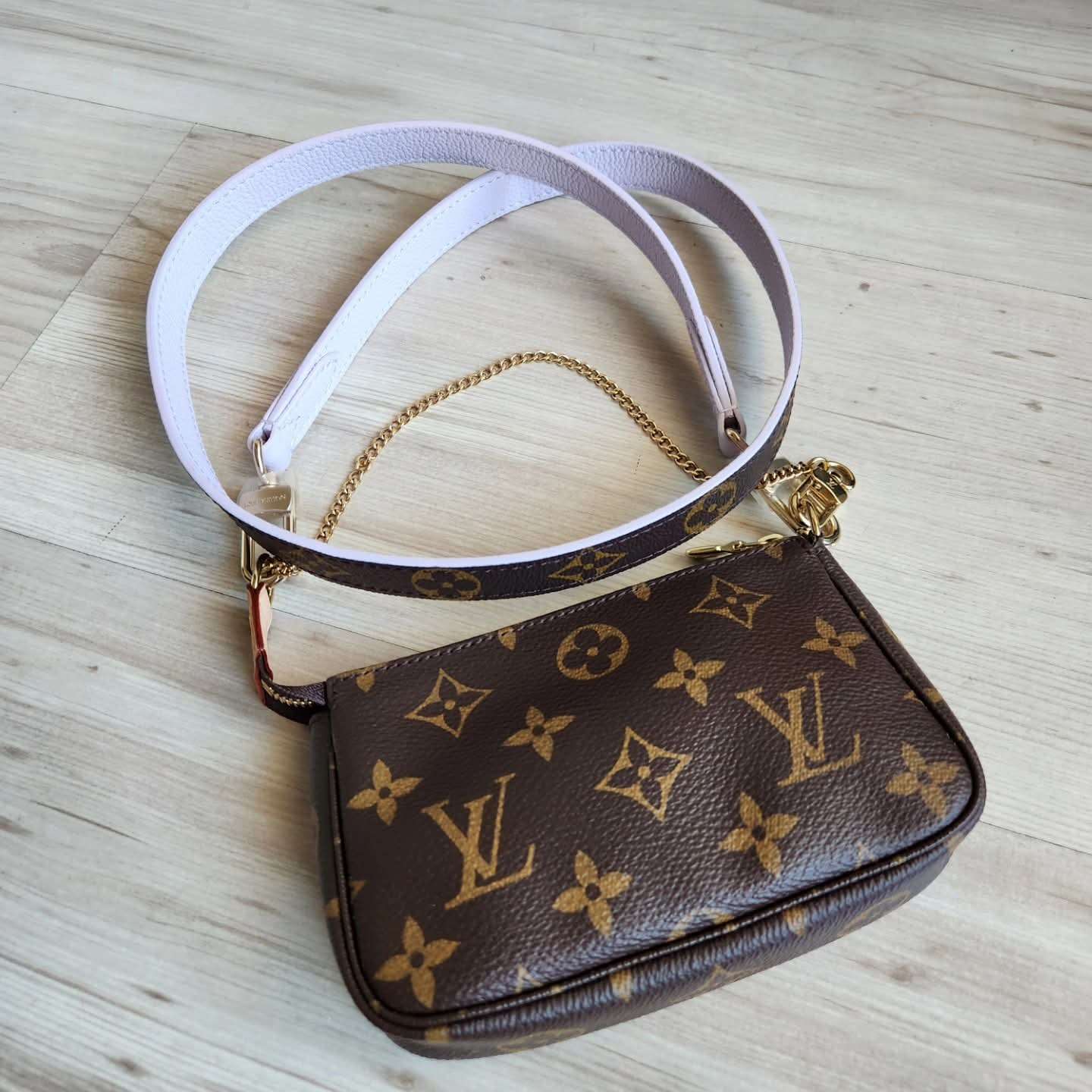 Louis Vuitton Pochette s popruhem