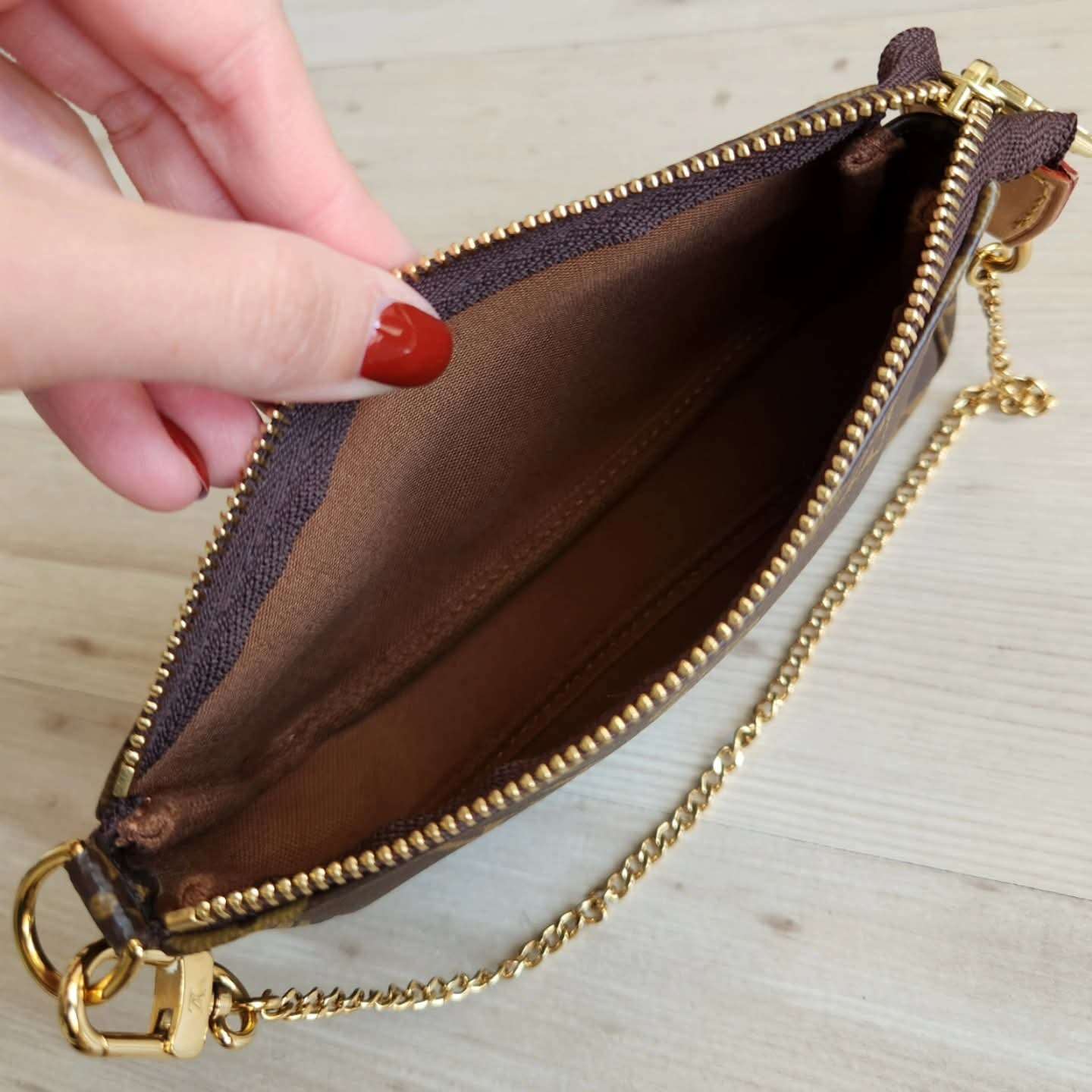 Louis Vuitton Pochette s popruhem
