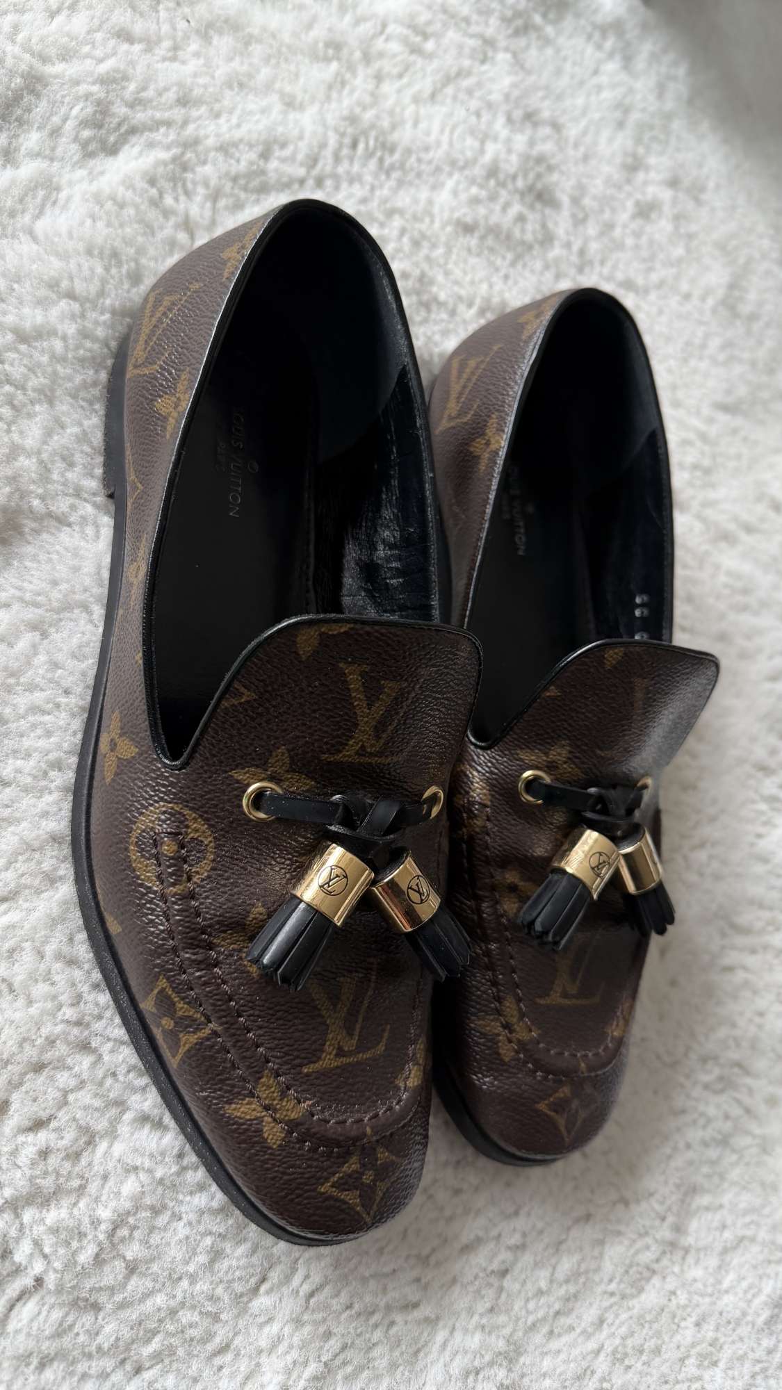 LOUIS VUITTON Plátené mokasíny s monogramovým vzorom, veľkosť 7/37,5
