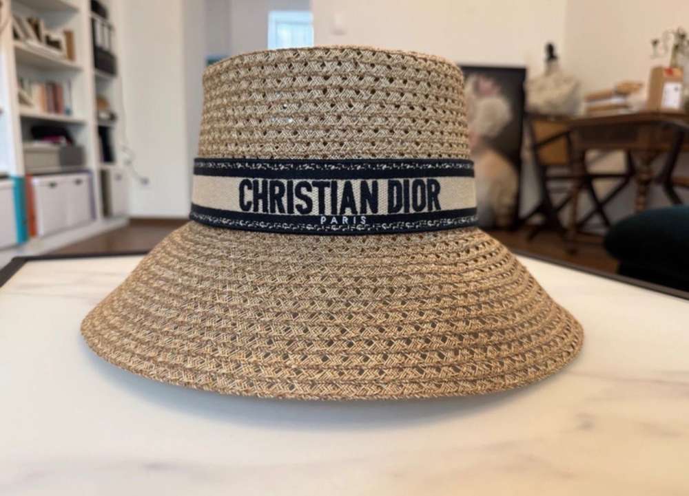Dior klobúk