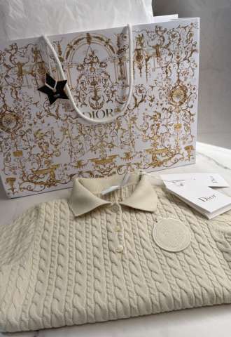 https://vipluxury.sk/Dior Médaillon Short-Sleeved Sweater