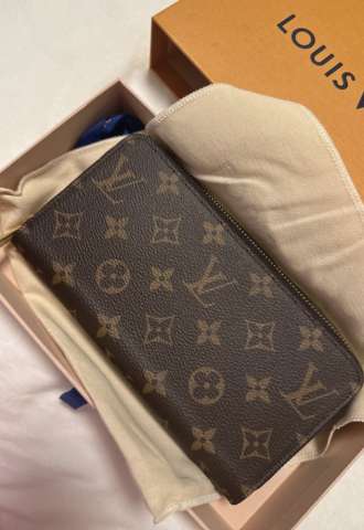 https://vipluxury.sk/Louis VUITTON zippy wallet