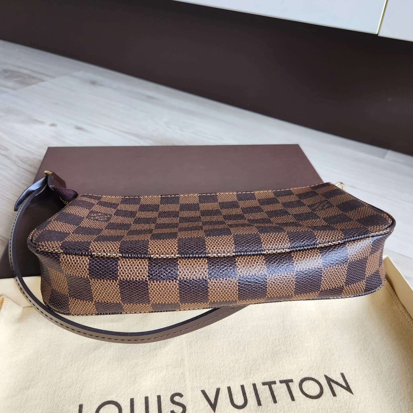Louis Vuitton Pochette Accessoires NM