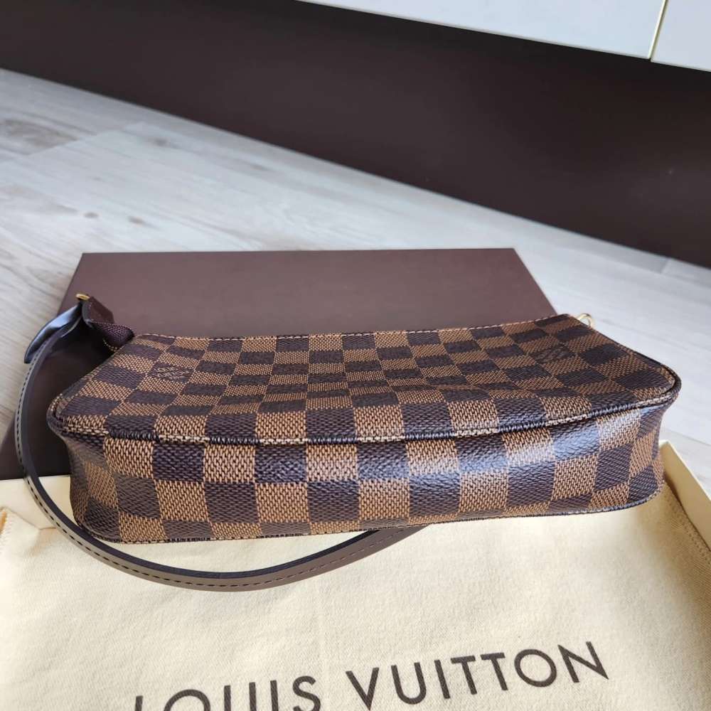 Louis Vuitton Pochette Accessoires NM