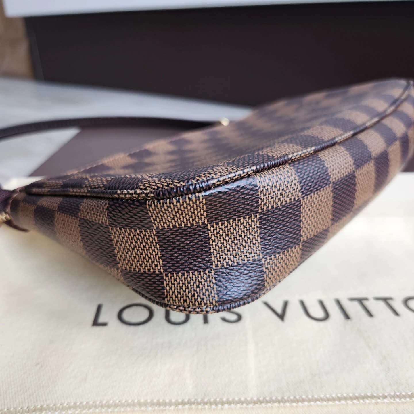 Louis Vuitton Pochette Accessoires NM