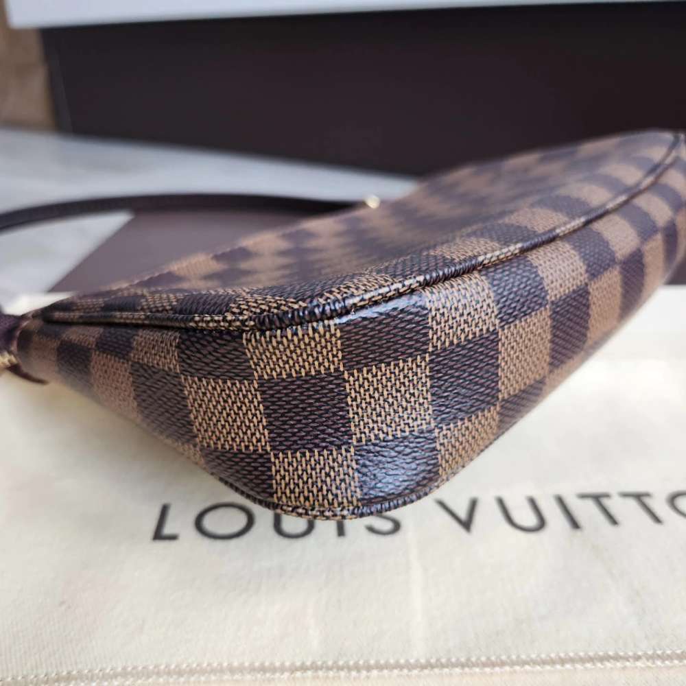 Louis Vuitton Pochette Accessoires NM