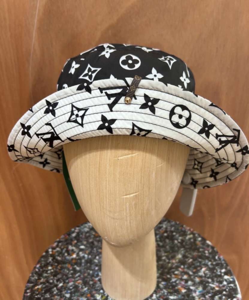 Louis Vuitton klobúk