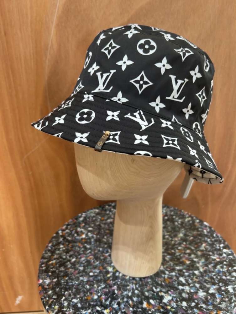 Louis Vuitton klobúk