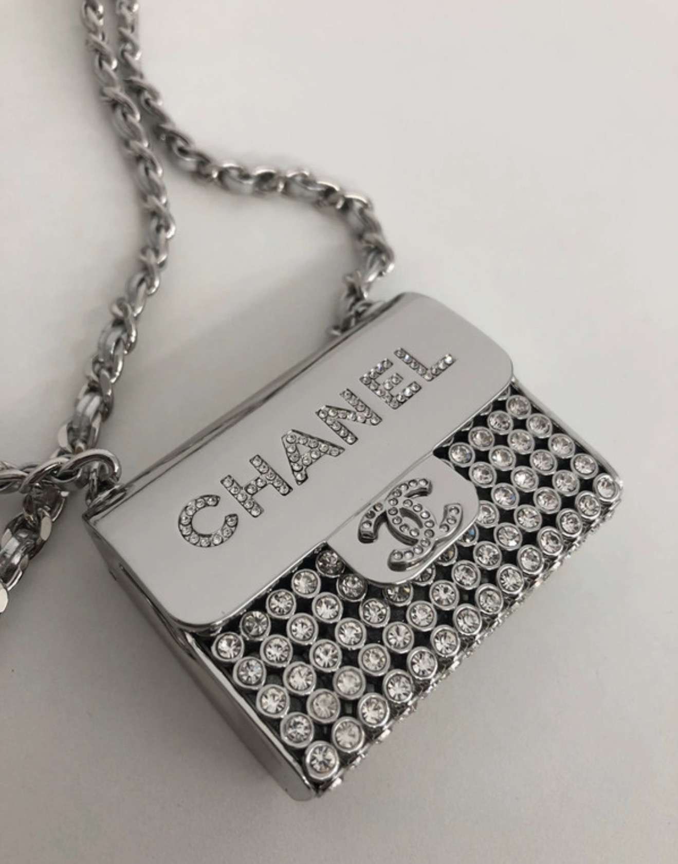Chanel mini kabelka nahrdelnik
