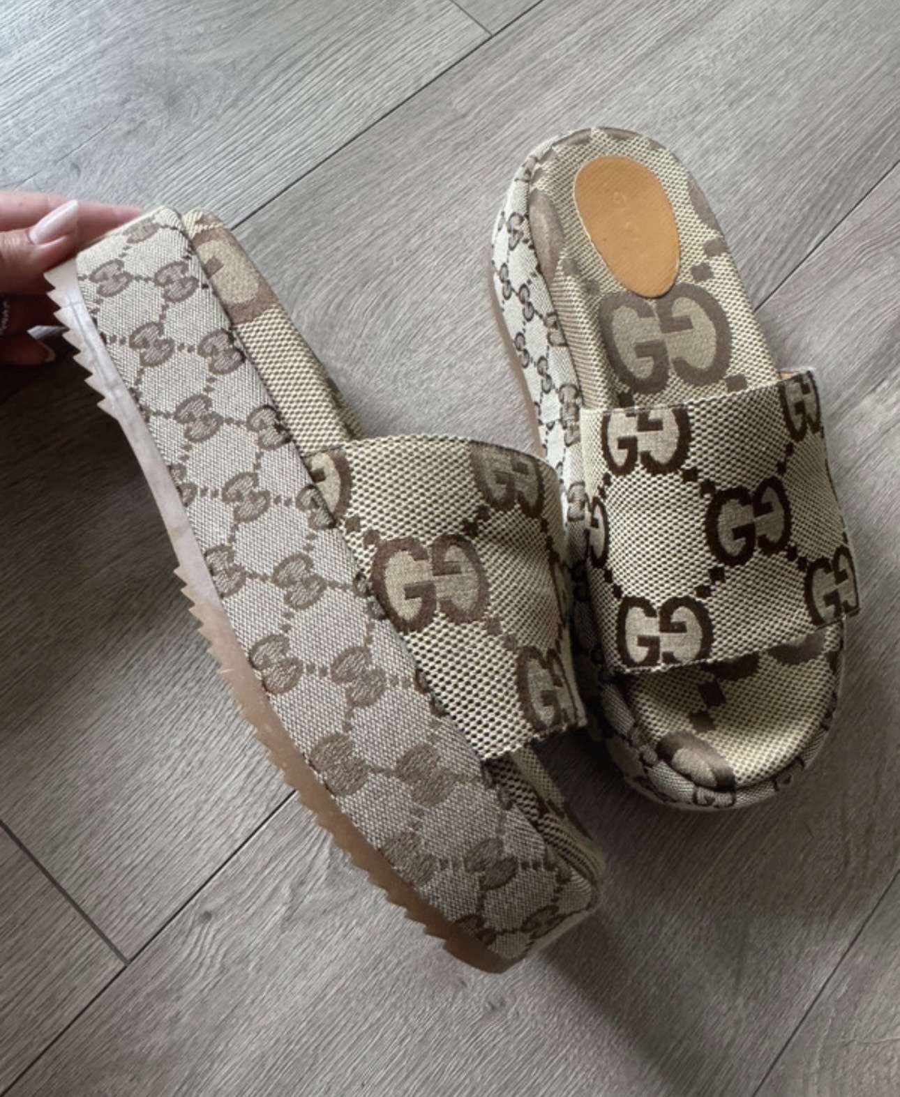 Gucci sandále 39,5