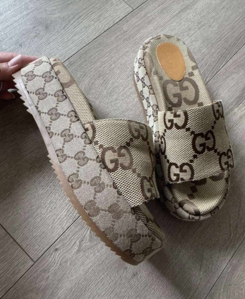 Gucci sandále 39,5