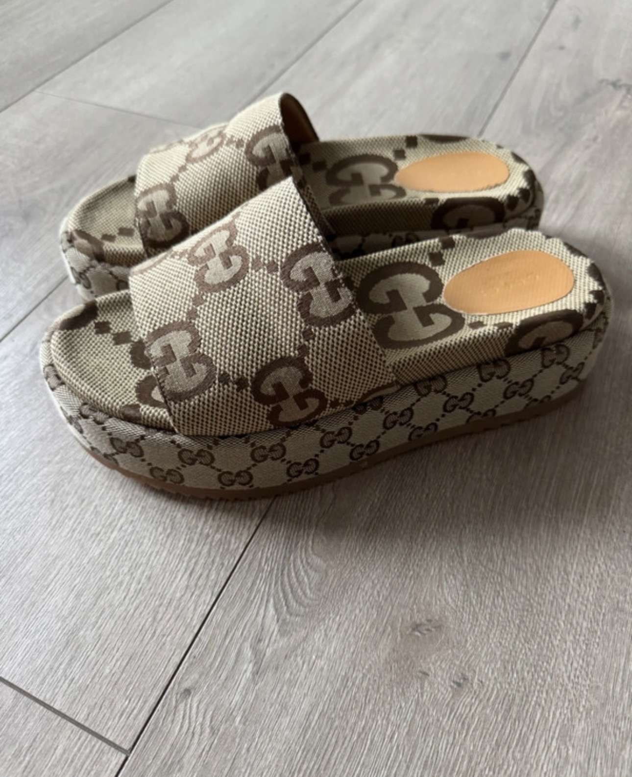 Gucci sandále 39,5