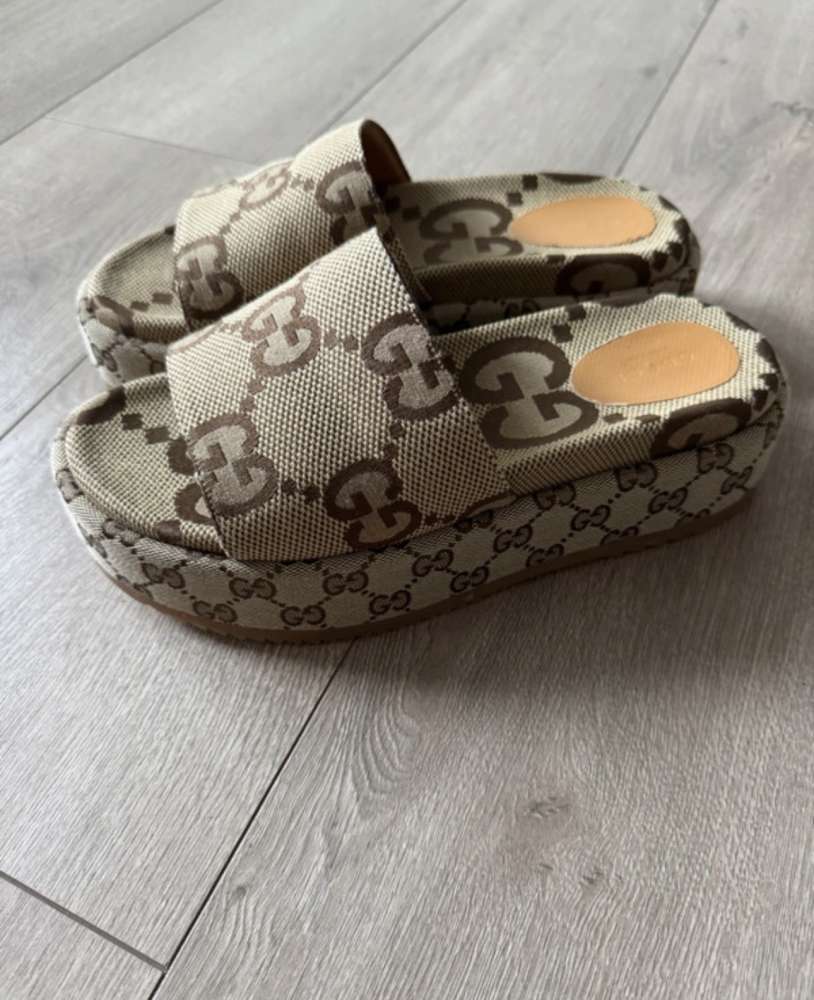 Gucci sandále 39,5